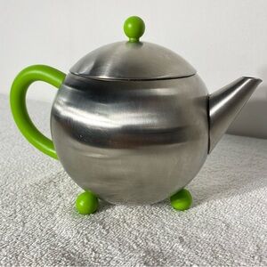 G&H Tea Services Milo Mayfair Teapot W Built In Tea Strainer